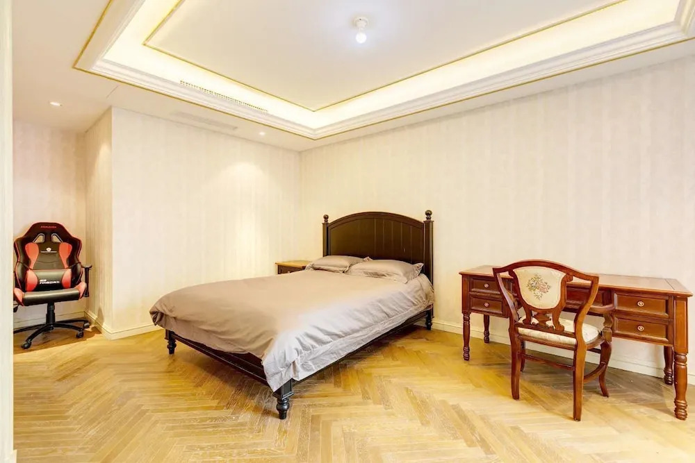 American Light Luxury Style High end Apartment Near Tiananmen And Houhai