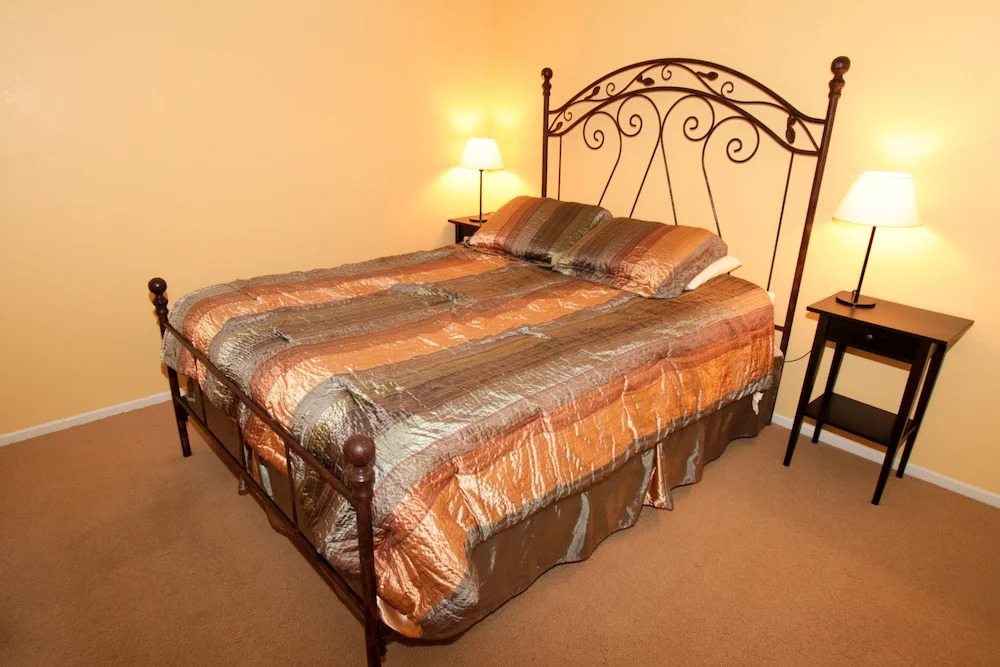 Mammoth Ski & Racquet Club #80 2 Bedrooms 2.5 Bathrooms Condo
