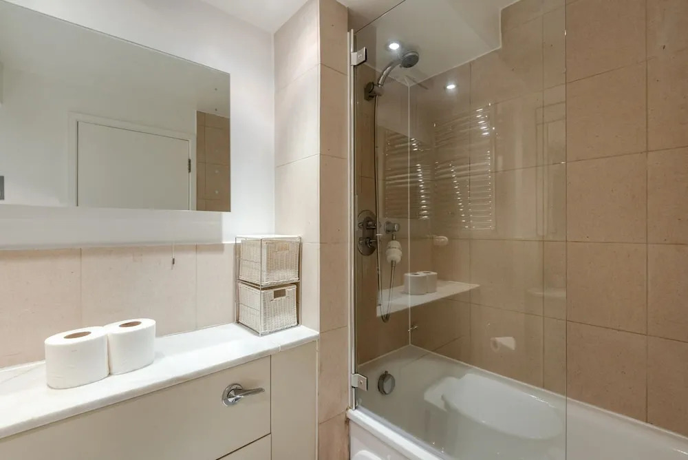Gorgeous, Central 2 Bed for Up To 4, Bayswater