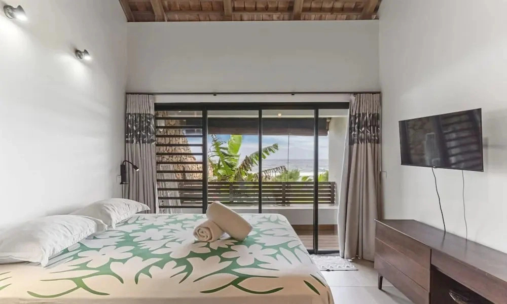 Coastal Bliss 1BR Bungalow by the Sea in Moorea