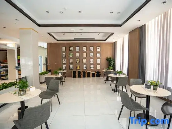 Guoyun Hotel (Dengzhou Renmin Road Bureau of Commerce)