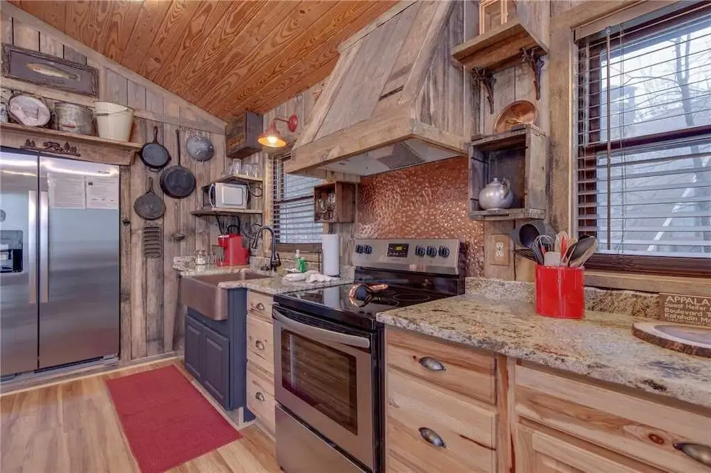 Swiss Bear Haus - Four Bedroom Cabin