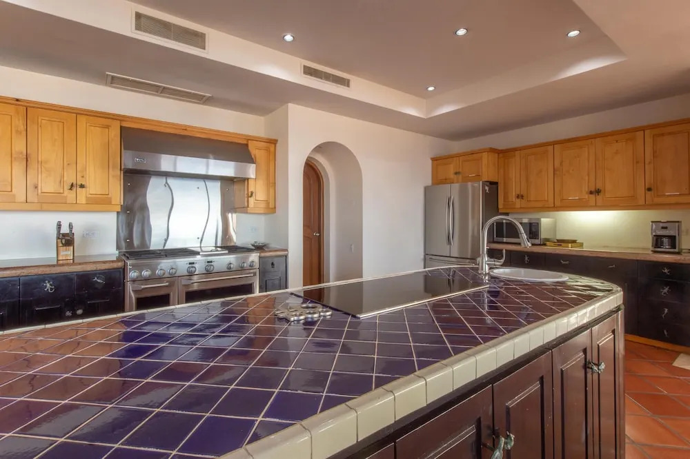 Luxury 5BR Villa, Sleeps 14 W/ocean View: Villa Perla de Law