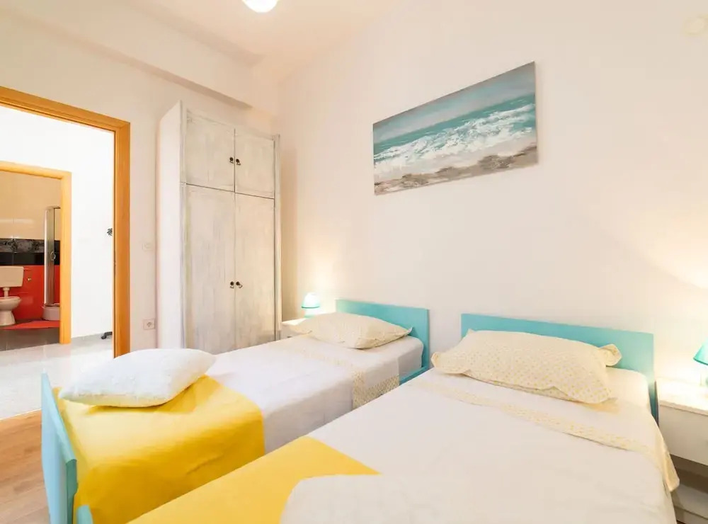 Seafront Villa with Furnished Sun Terrace, Close to the Beach - Four Bedroom Villa