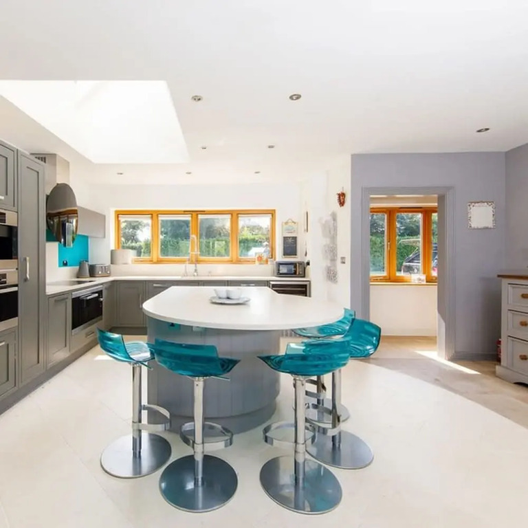 Secluded Barn Style Home With hot tub - Sleeps 12