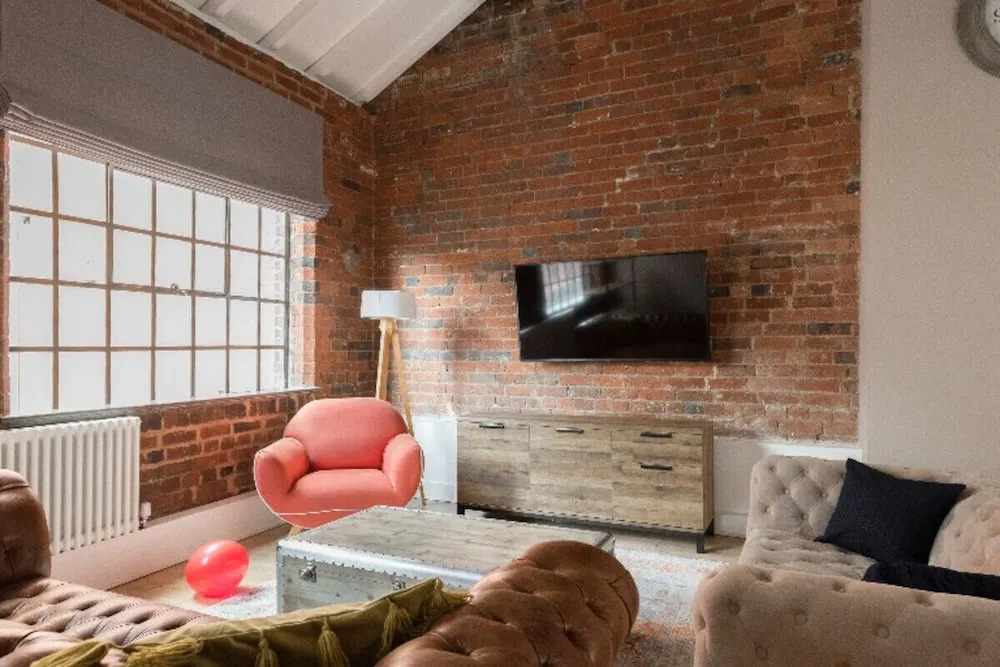 The Warehouse Loft - Trendy Converted Warehouse 3BDR