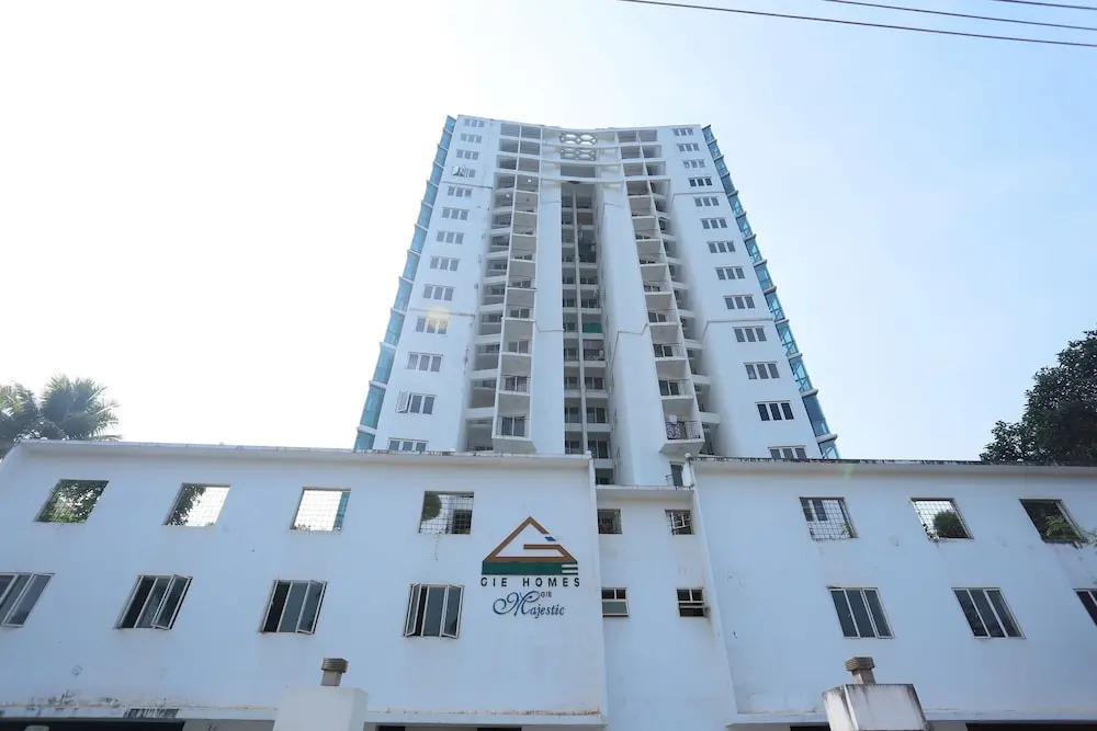 OYO 24544 SilverKey Gie Majestic