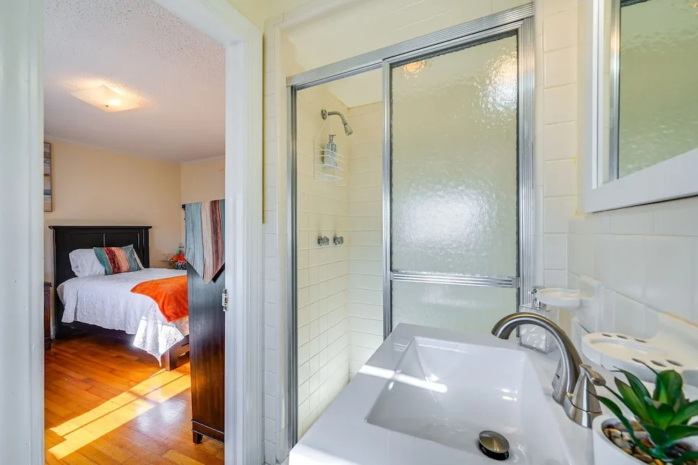 Greenville Home: 2 Mi to Downtown! 1 Mi to Ecu!