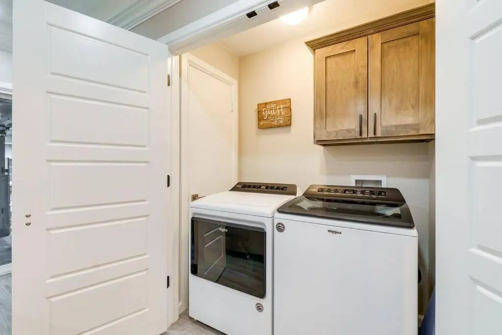 3 BR Newly Remodeled Home With Farm Style Decor