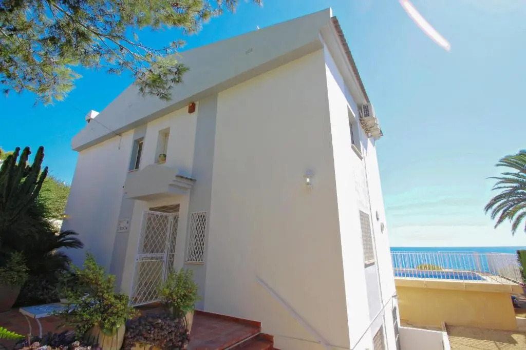 Celia - oceanfront villa in Costa Blanca