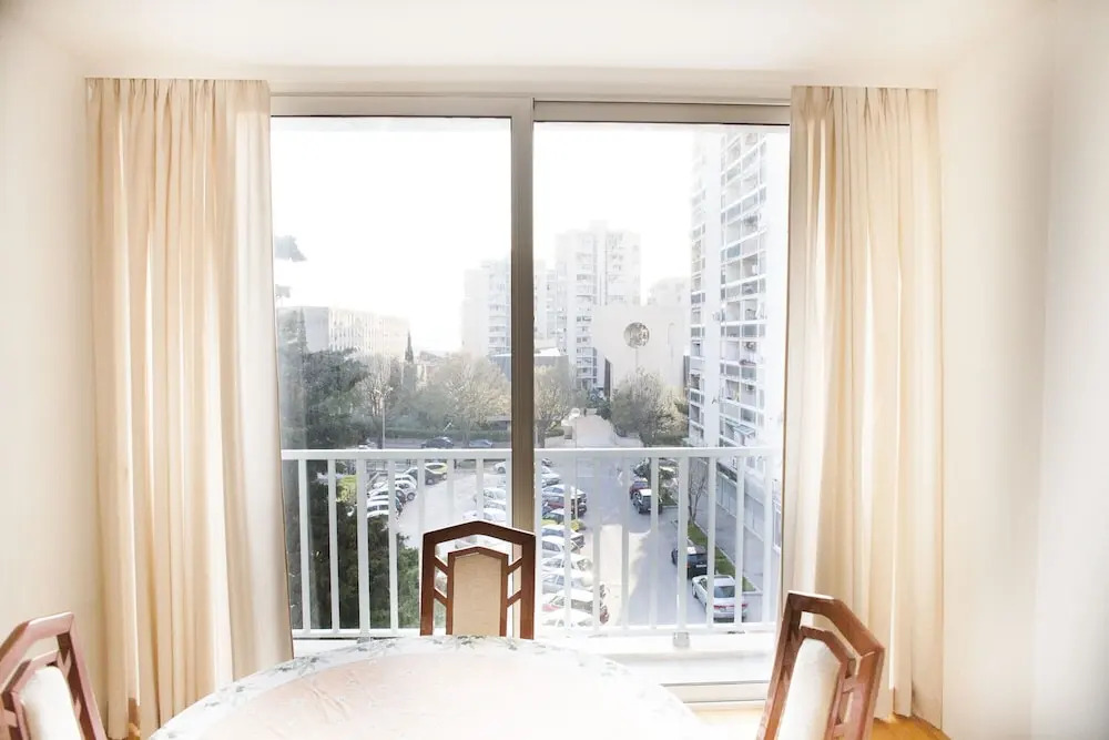 Cozy apt Within Walk Distance to Center and Beach