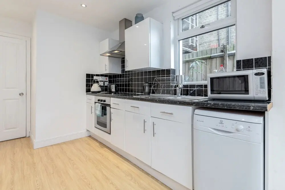 Clapham 2Bed with Patio by BaseToGo