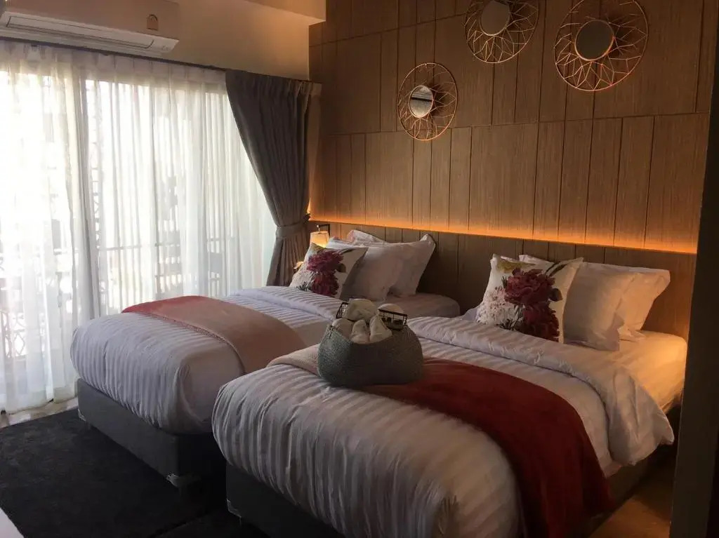 Tree​ for​ rest​ poshtel