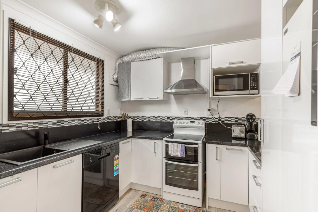 Lovely 2-Bedroom Apartment with Free Parking