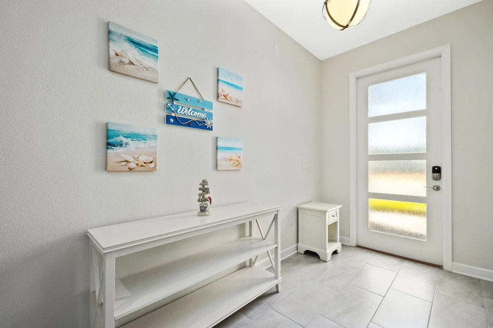 Tr_555r Modern Serenity 8 Bedroom Apts
