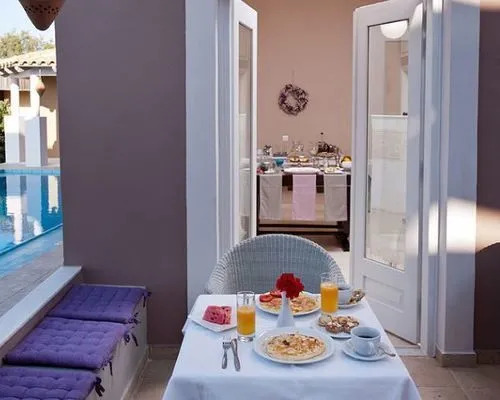 The Mini Beach Hotel