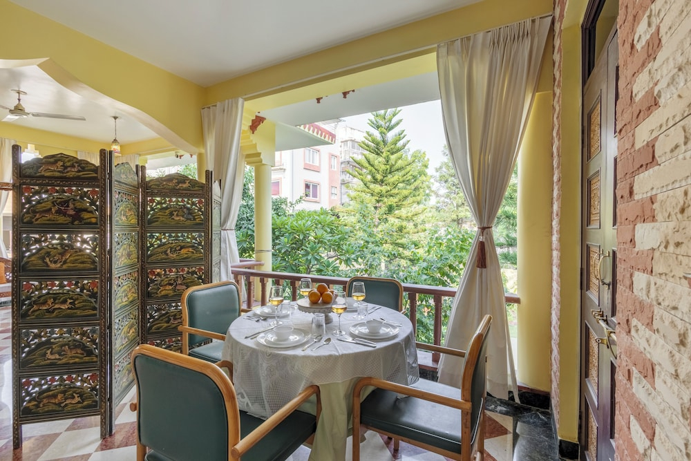 Alaya Stays 4 BHK with Outdoor Dining Area - Abhimanyu Mansion Sapphire