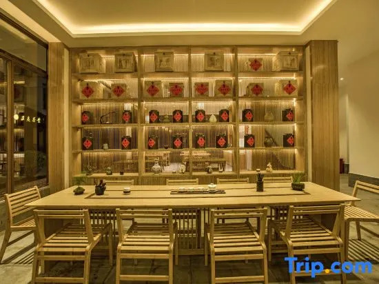 Wuyishan Liuyue Mountain Stream Hotel (Sangu Resort Chongxi Walkway Branch)