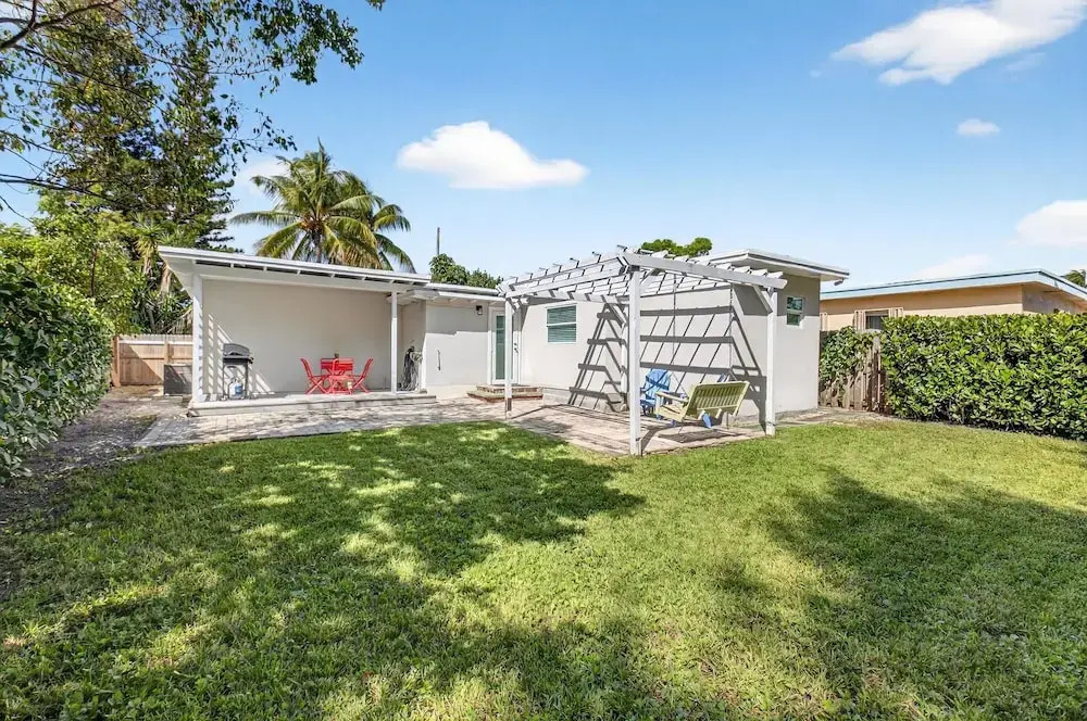 Delray Daydream, Home for 8