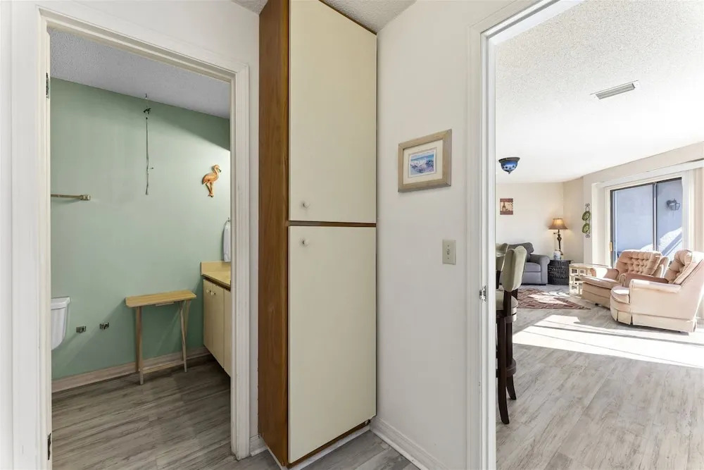 1302b St Thomas Square