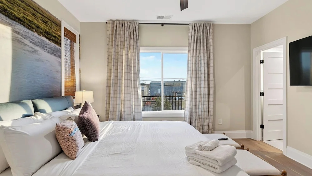 The Lodge by Avantstay Private Rooftop Lounge + Hot Tub + Skyline Views + Near Broadway