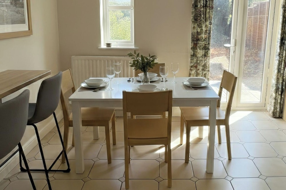 4Br Contractor House ,sleeps 9 , Parking