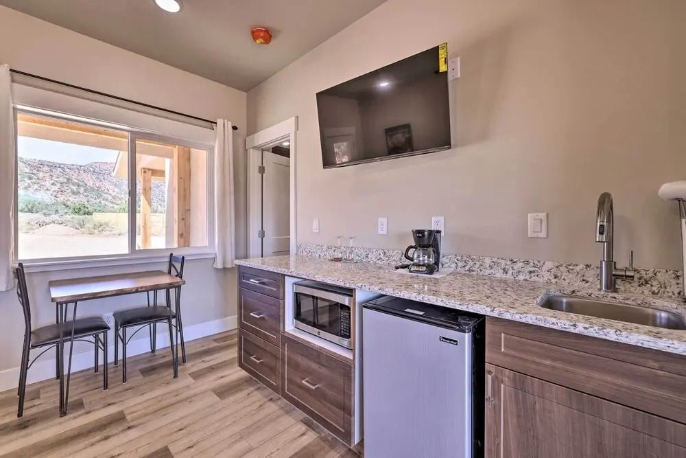 Quiet Kanab Home w/ Panoramic Views & Porch!