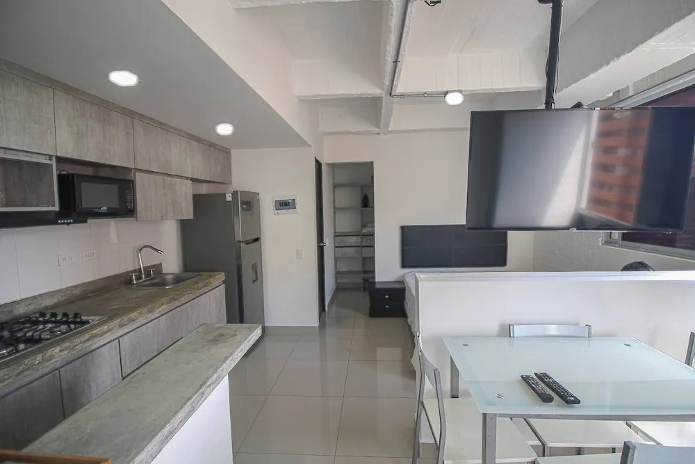Estudio Piso Alto Con Bacon Poblado La Frontera