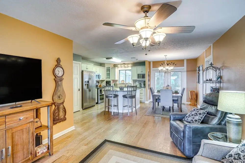 Auburndale Vacation Rental w/ Yard & Lake Views