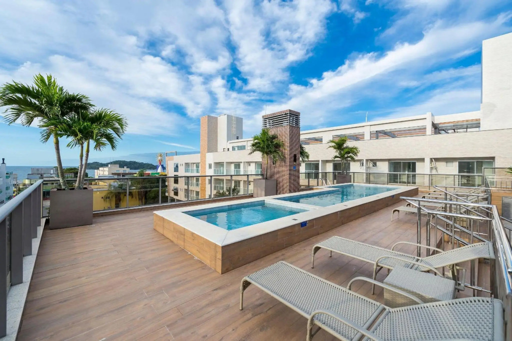 Porto Madero 201 - Apartamento no centro de Bombinhas - Rooftop com piscina e academia - À poucos metros da praia