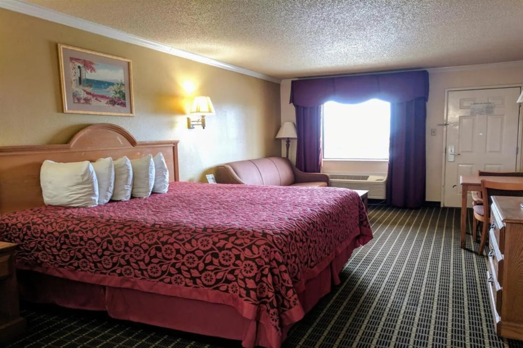 Days Inn by Wyndham San Antonio Interstate Hwy 35 North