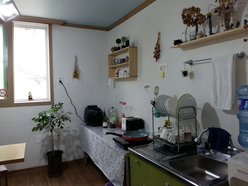 Happy Tour Guesthouse - Hostel