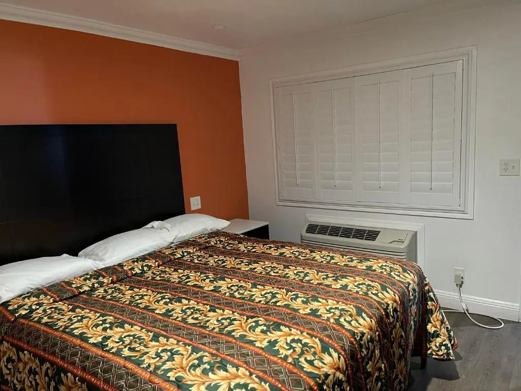 The Oaks Motel