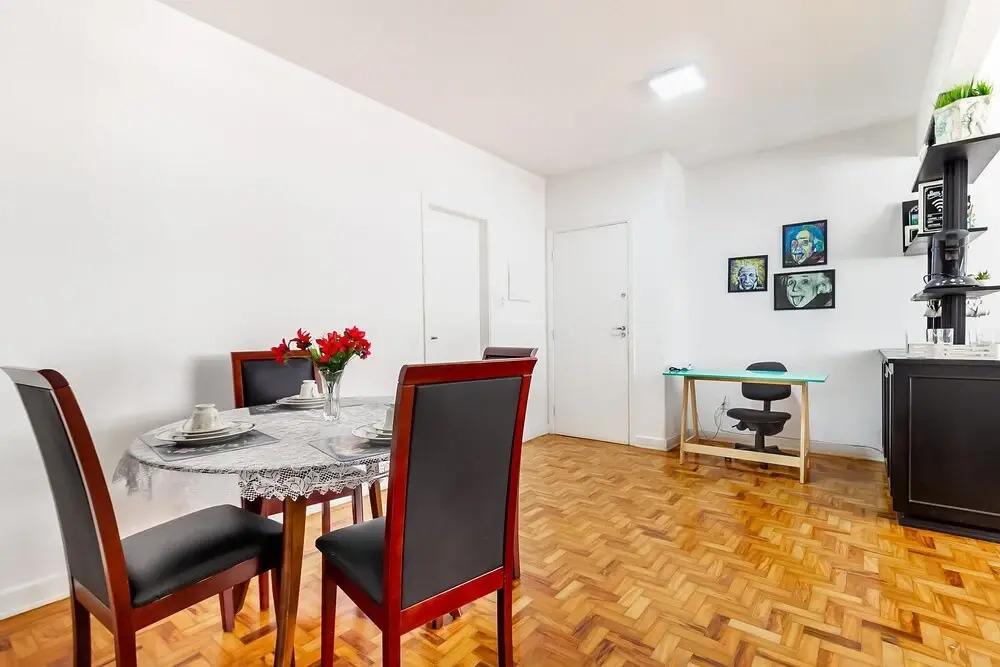 Amplo apartamento no centro, 2 quadras do metrô
