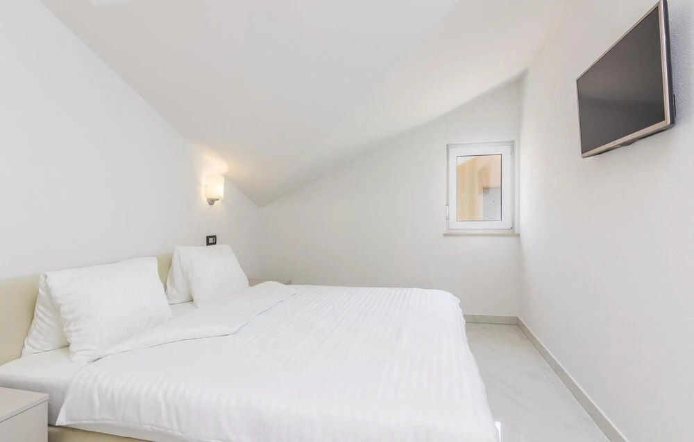 Nice Home in Funtana With Wifi and 3 Bedrooms