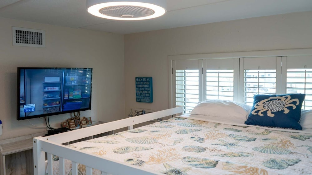 Peaceful, Big Patio, Pool, Near Beach 2 Bedroom Apts