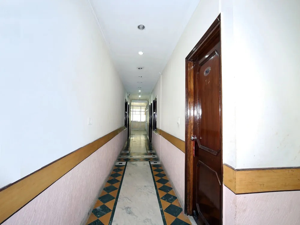Capital O 10990 Hotel Alaska