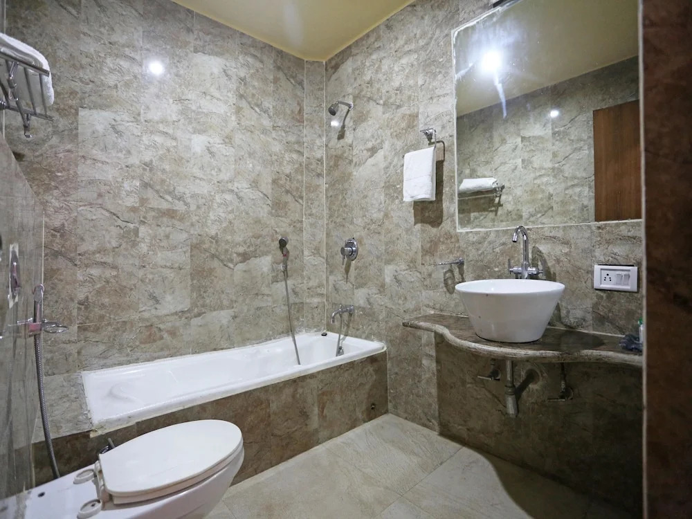 OYO 6409 Hotel Silver Star