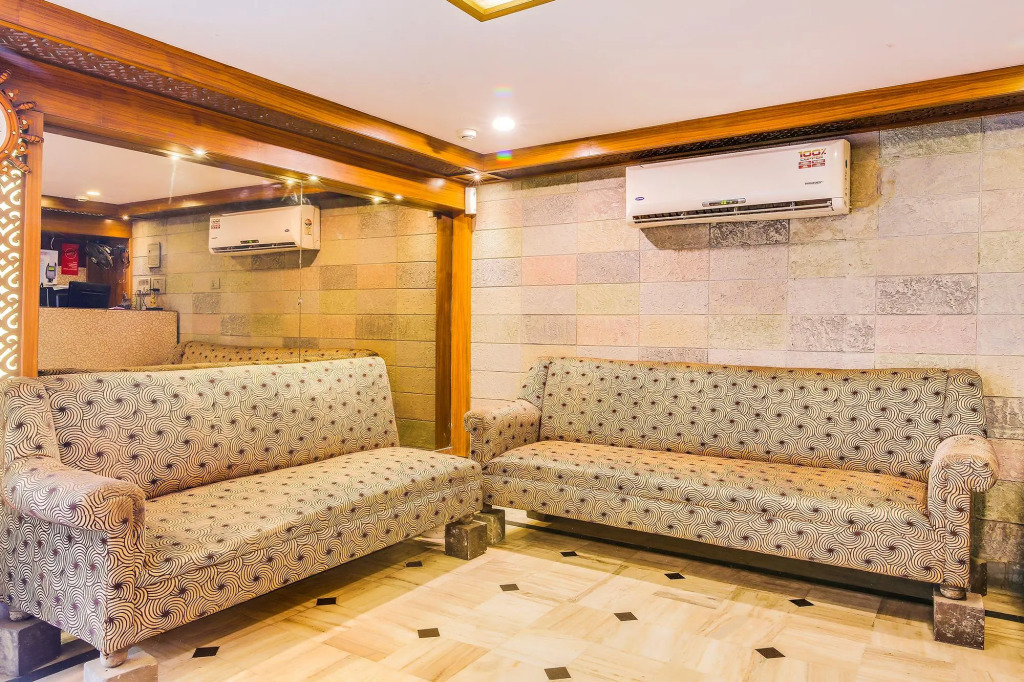 FabHotel Aayash - Nr City Center Metro Station