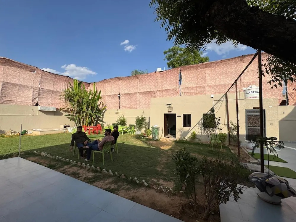 Misti Pool And Resort