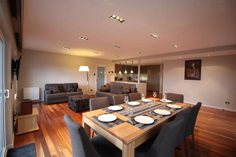 Sunny Sandy Bay Apartment