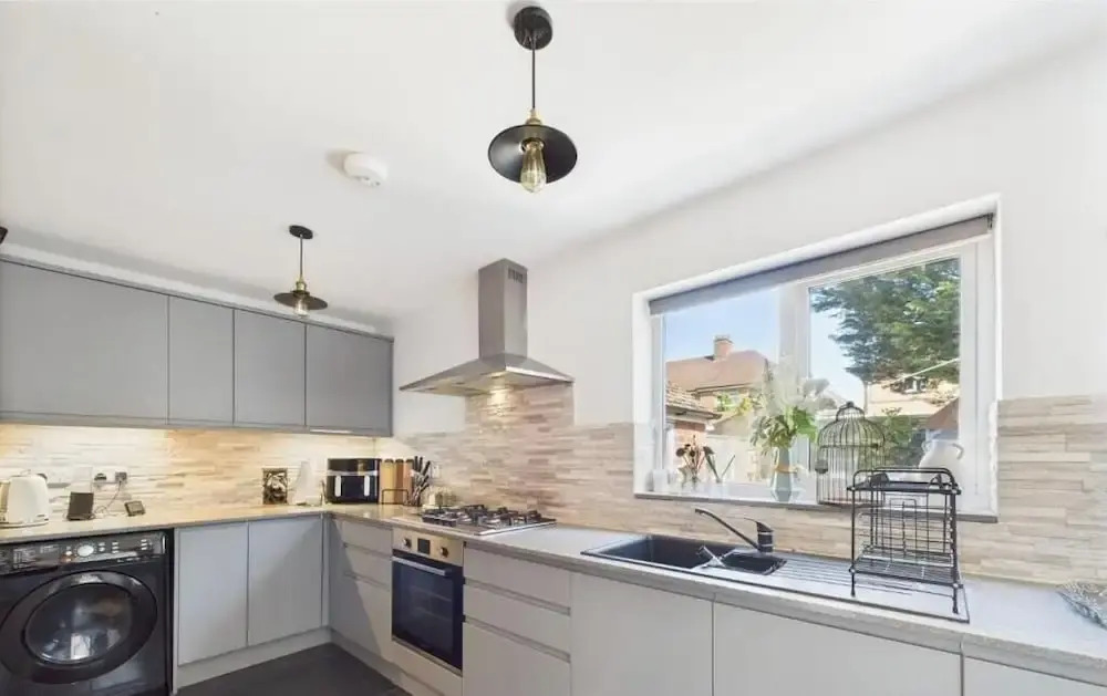 Central Serviced Apartments by Roomsbooked