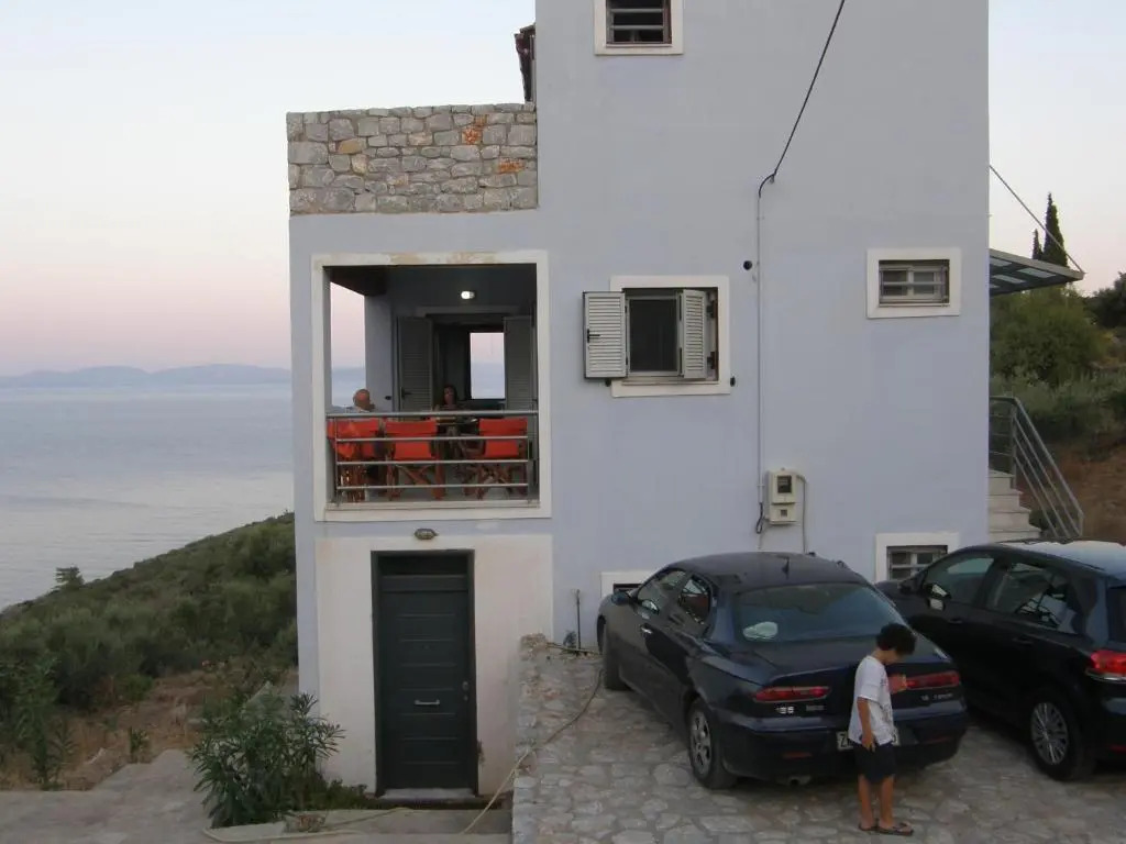 Theano House Mani