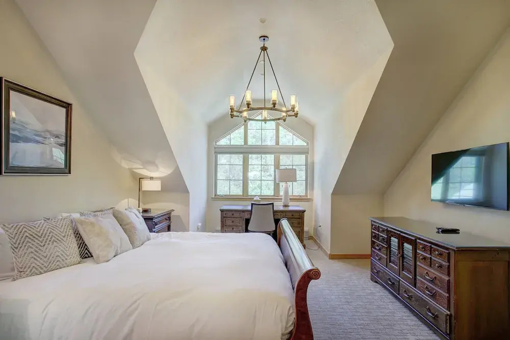 Luxury 4 bedroom Premier Residence at St James Place 4 Condo by RedAwning