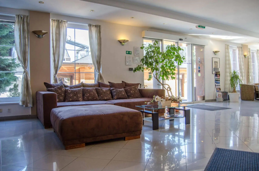 Hotel West