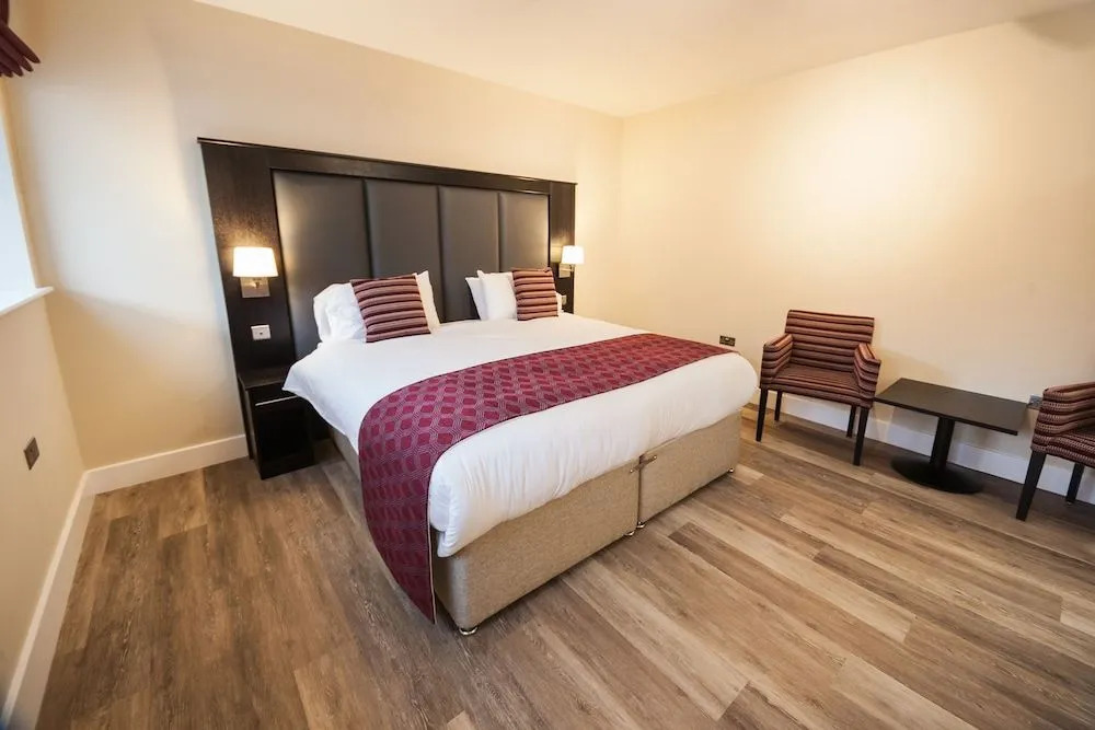 Crown Lodge Hotel