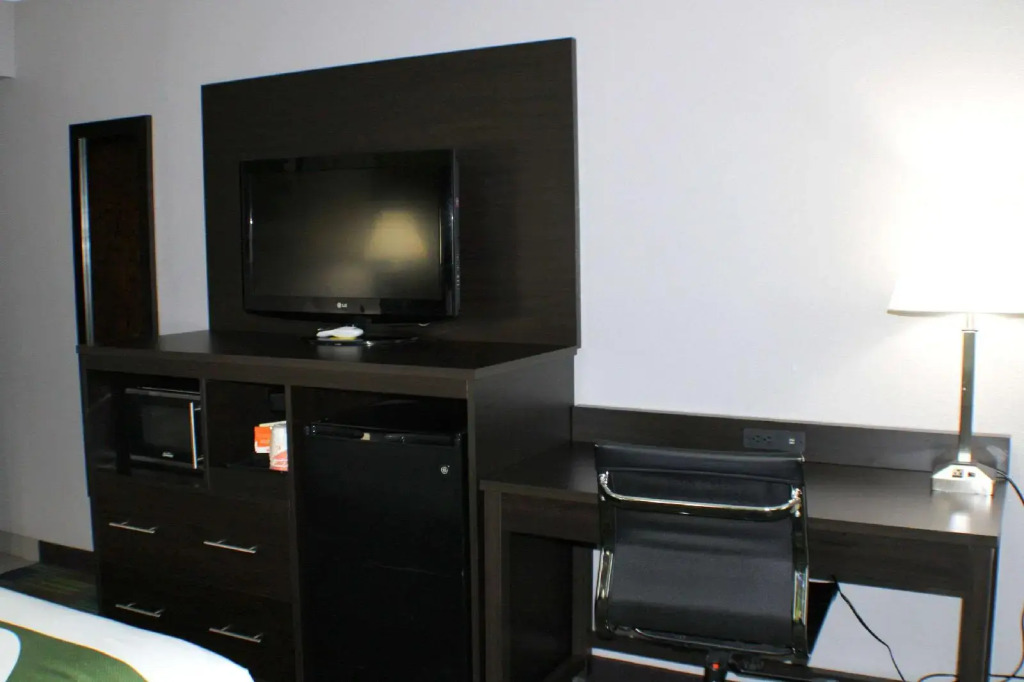 Quality Inn & Suites Bedford West