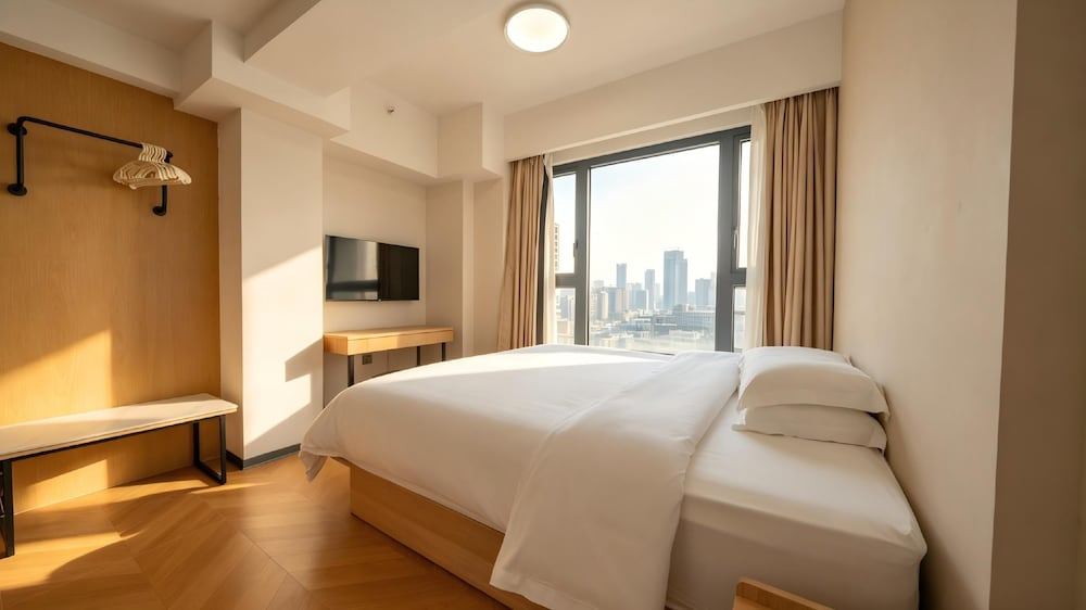 Paxin High-Altitude City View Apartment