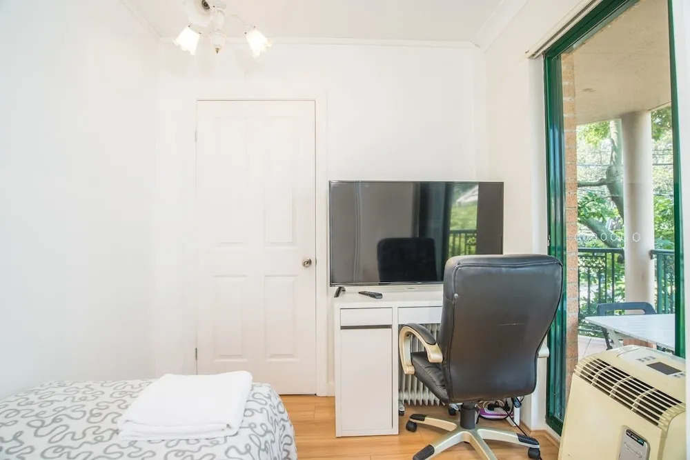 Spacious & Cozy Apartment In Heart Of Redfern