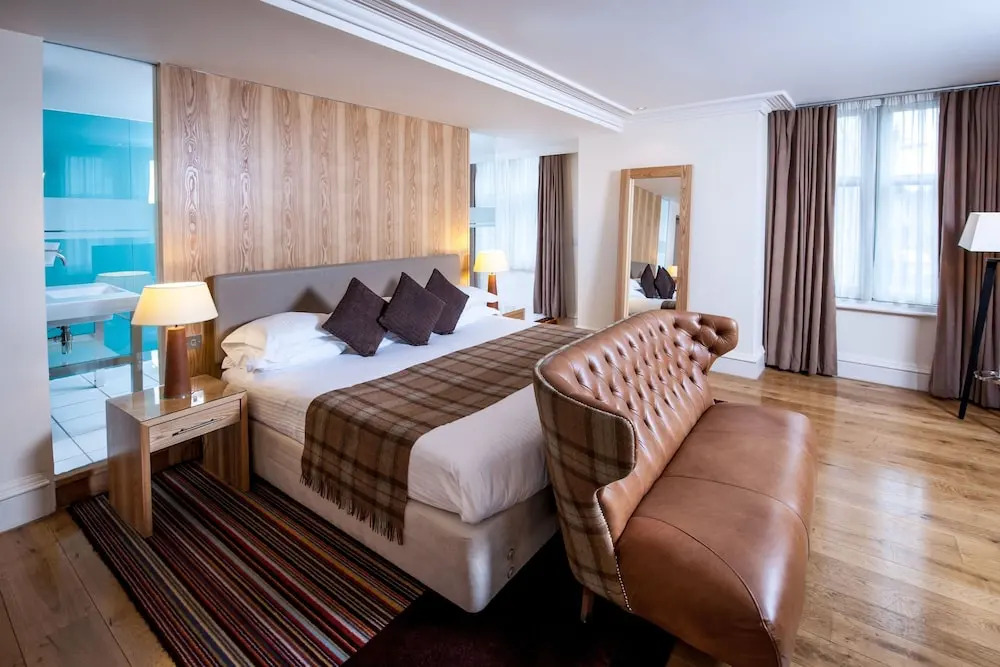 County Hotel